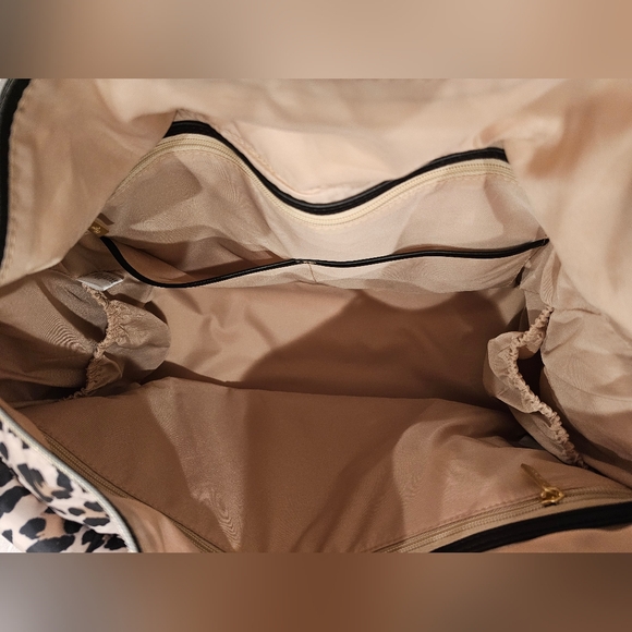 Itzy Ritzy Leopard Print Puffer Travel Bag with Black And Gold Accents - Picture 6 of 12